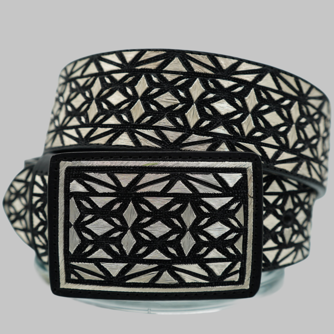Cinto Plateado de Lujo – Diseño Exclusivo