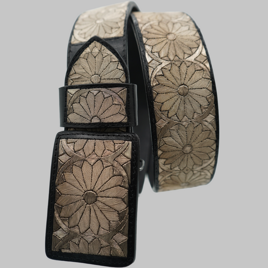 Cinto Plateado de Lujo –  Diseño Exclusivo