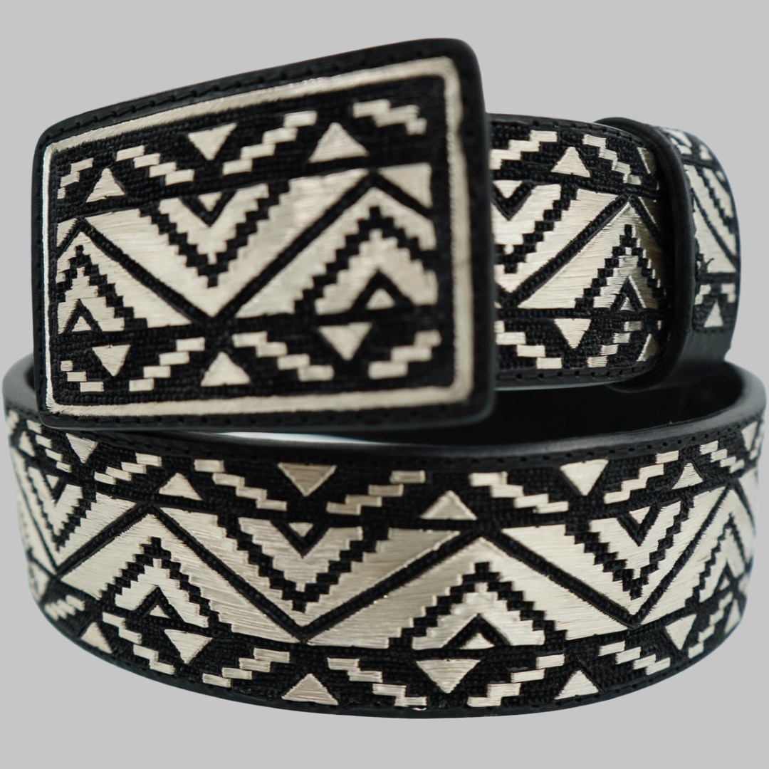 Cinto Plateado de Lujo – Diseño Exclusivo