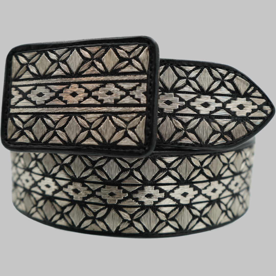 Cinto Plateado de Lujo – Diseño Exclusivo