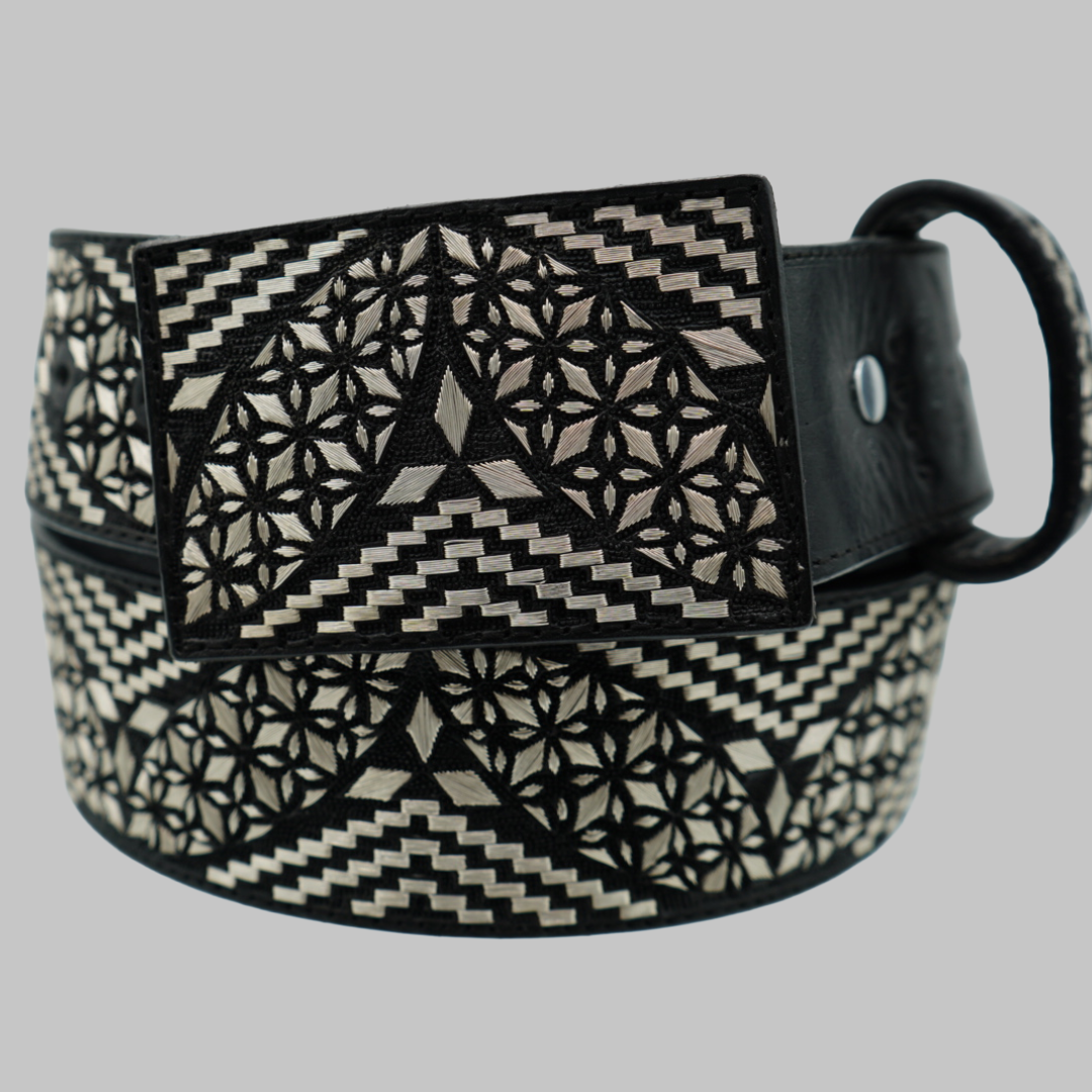 Cinto Plateado de Lujo – Diseño Exclusivo