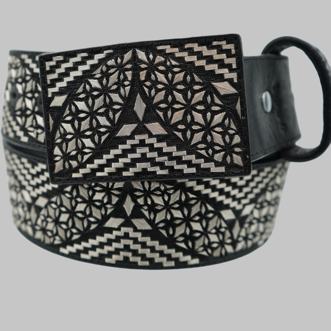Cinto Plateado de Lujo – Diseño Exclusivo