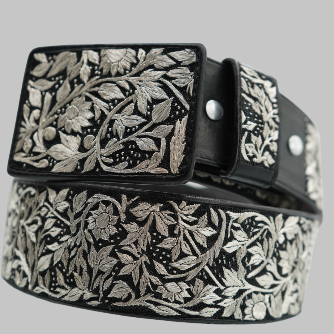 Cinto Plateado de Lujo – Flores Diseño Exclusivo