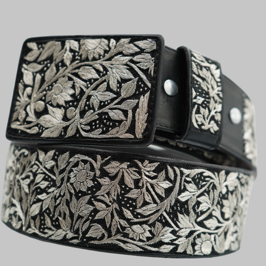 Cinto Plateado de Lujo – Flores Diseño Exclusivo