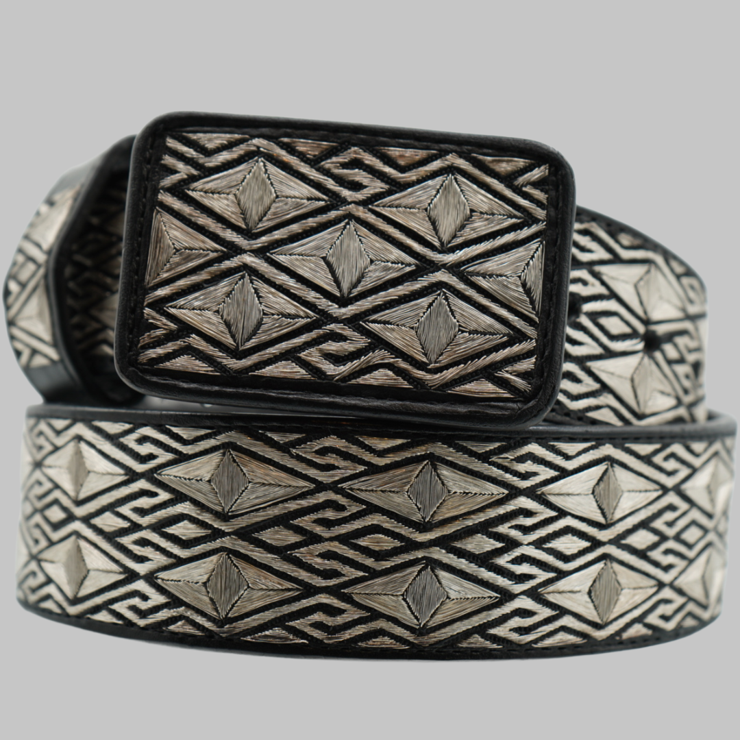 Cinto Plateado de Lujo – Diseño Exclusivo