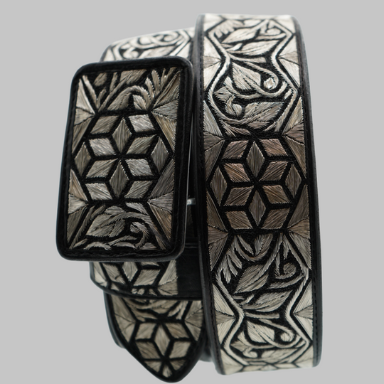 Cinto Plateado de Lujo –  Diseño Exclusivo