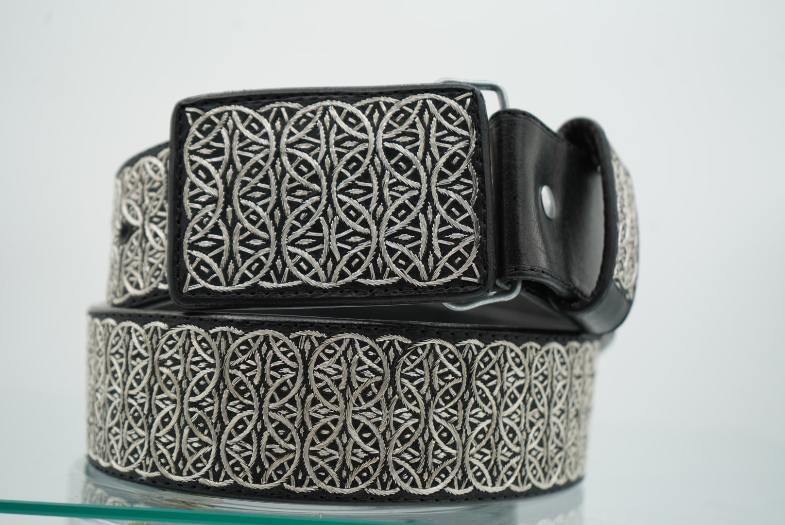 Cinto Plateado de Lujo – Diseño Exclusivo