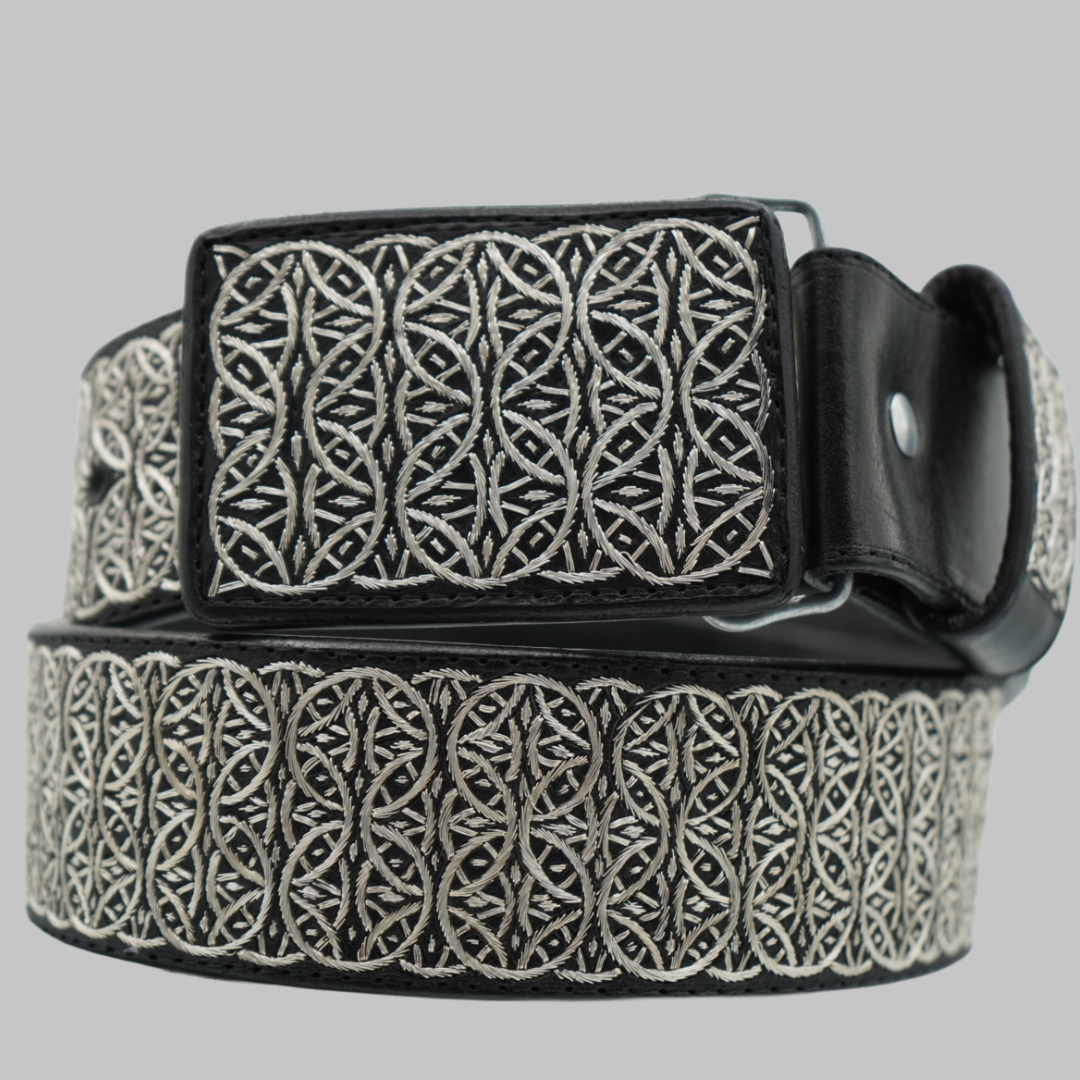 Cinto Plateado de Lujo – Diseño Exclusivo