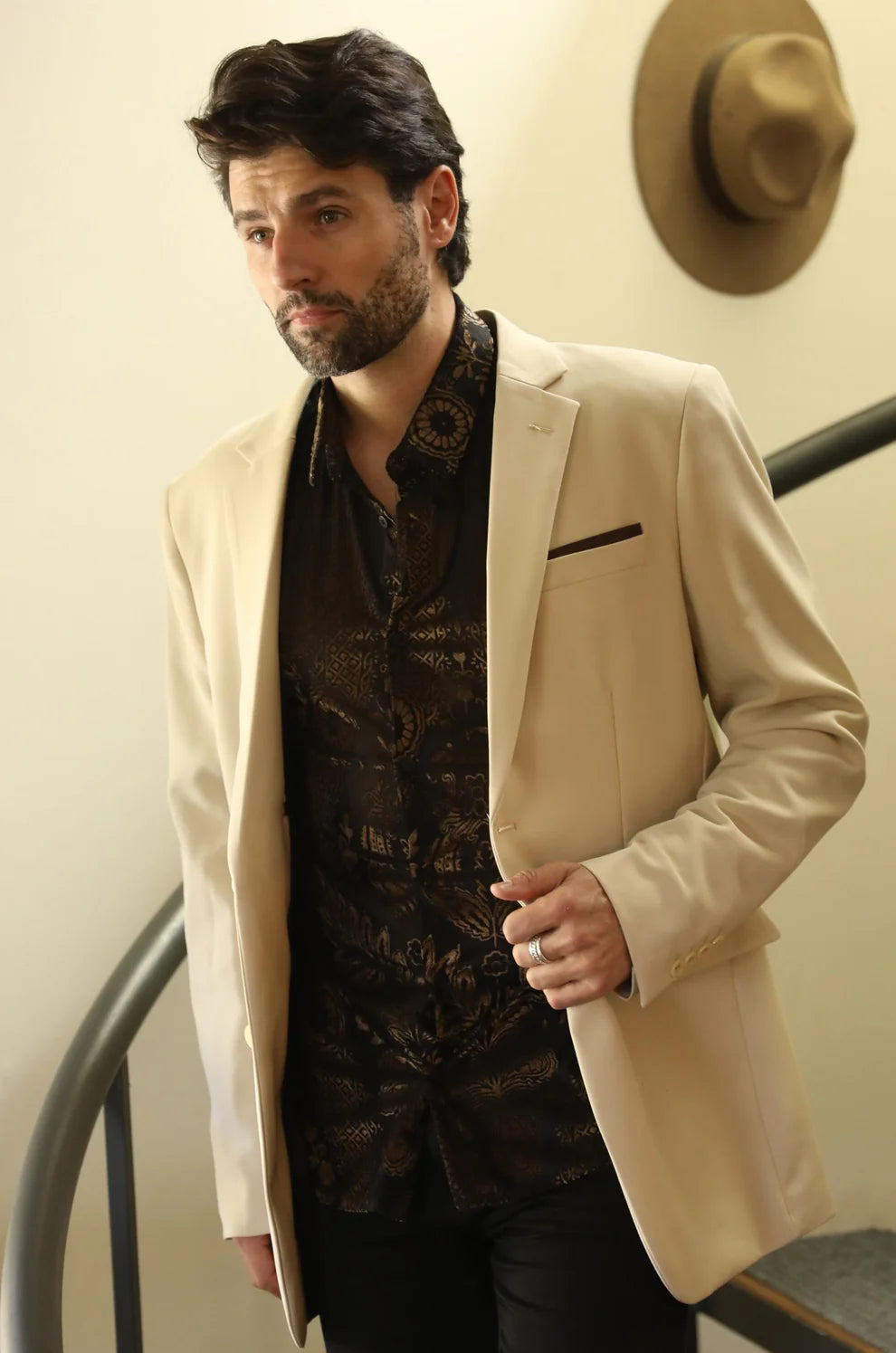 Blazer de corte moderno para hombre, color beige