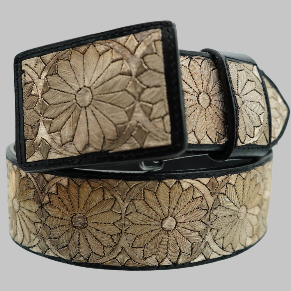 Cinto Plateado de Lujo –  Diseño Exclusivo