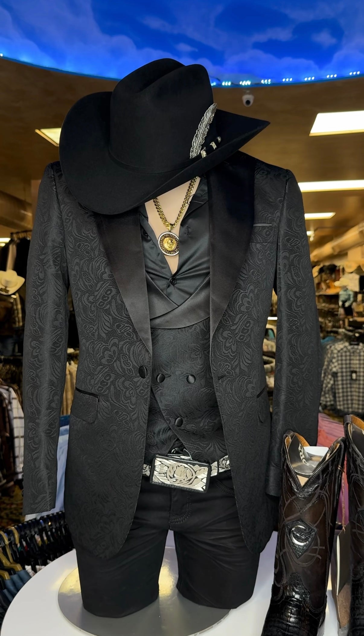 *Nuevo* “Exclusivo: Traje de lujo de tres piezas de encaje negro de Sanchez Brothers”