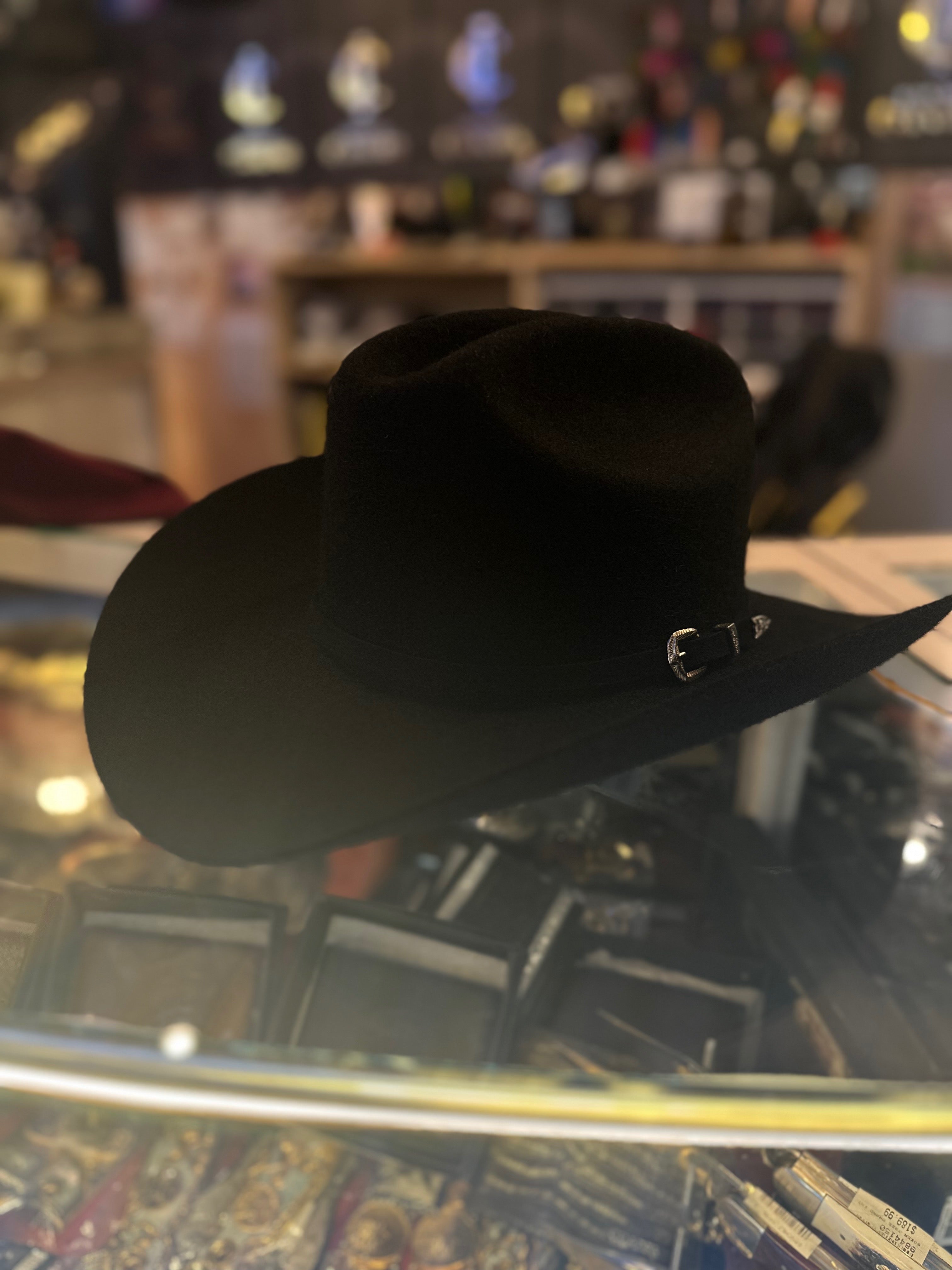 Sombrero de fieltro negro Cuatero