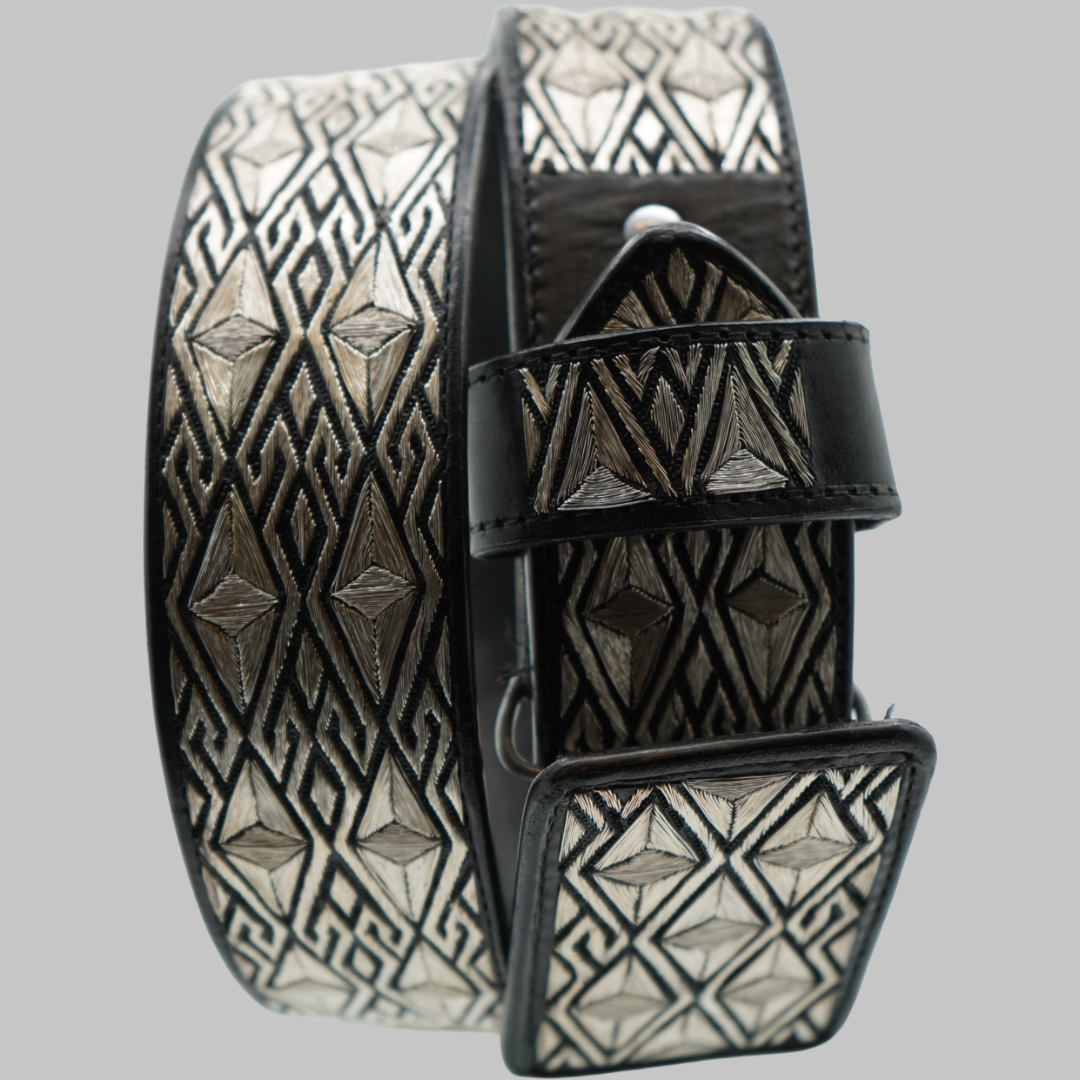 Cinto Plateado de Lujo –  Diseño Exclusivo