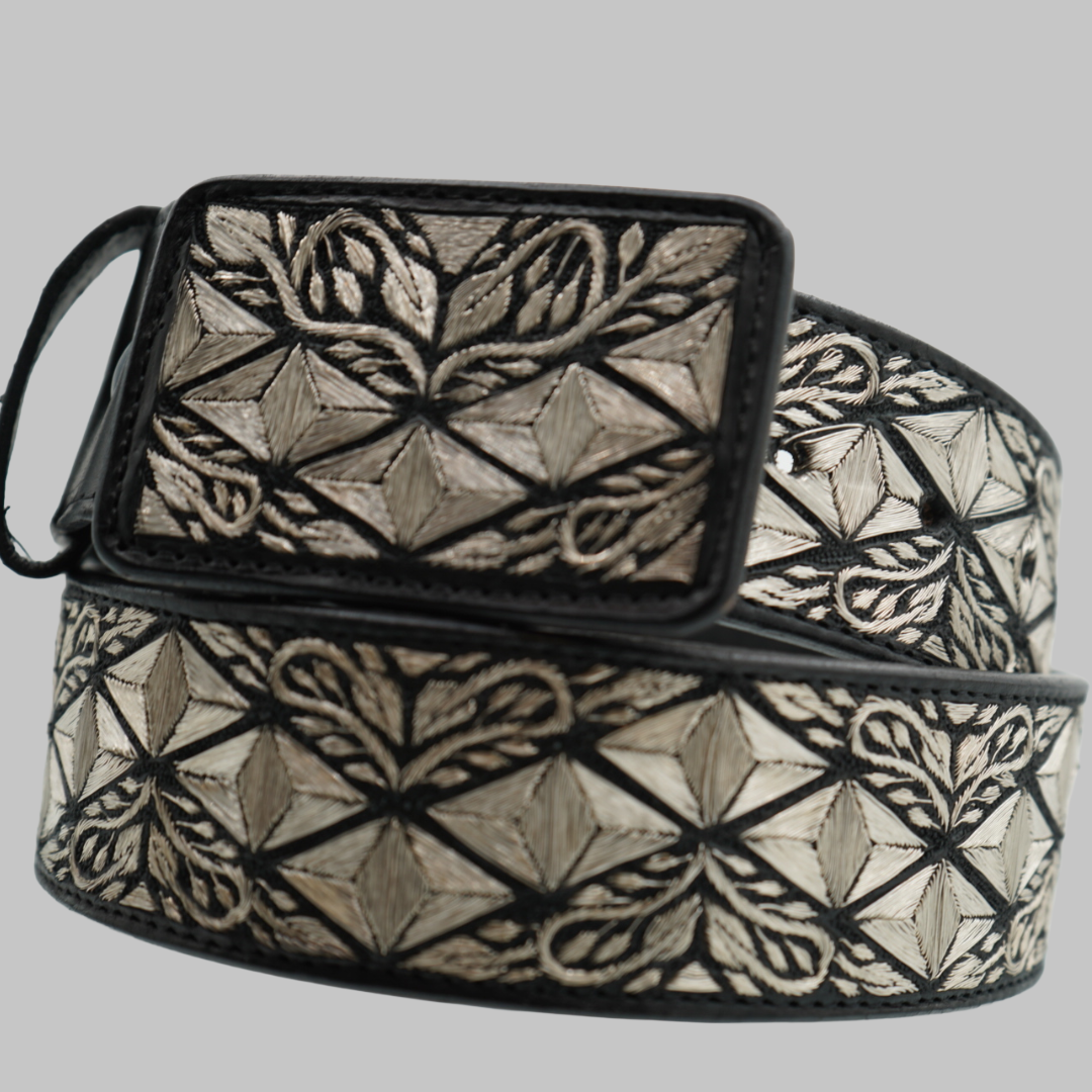 Cinto Plateado de Lujo –  Diseño Exclusivo