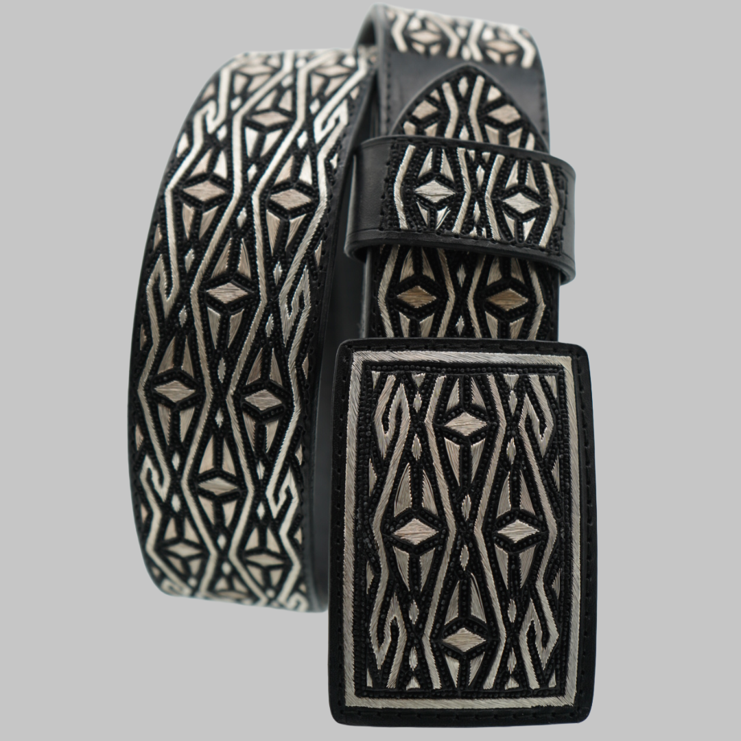Cinto Plateado de Lujo –  Diseño Exclusivo