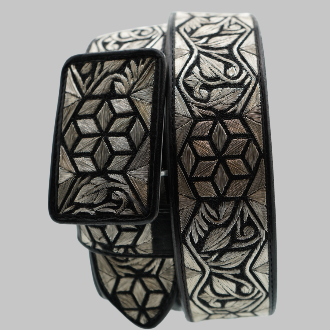Cinto Plateado de Lujo –  Diseño Exclusivo